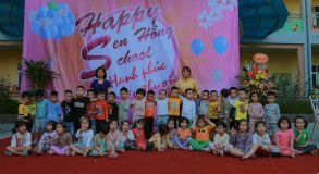 Triển lãm ảnh chủ đề "Nụ cười hạnh phúc"