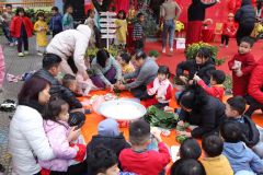 Hoạt động gói bánh chưng chào xuân Giáp Thìn 2024