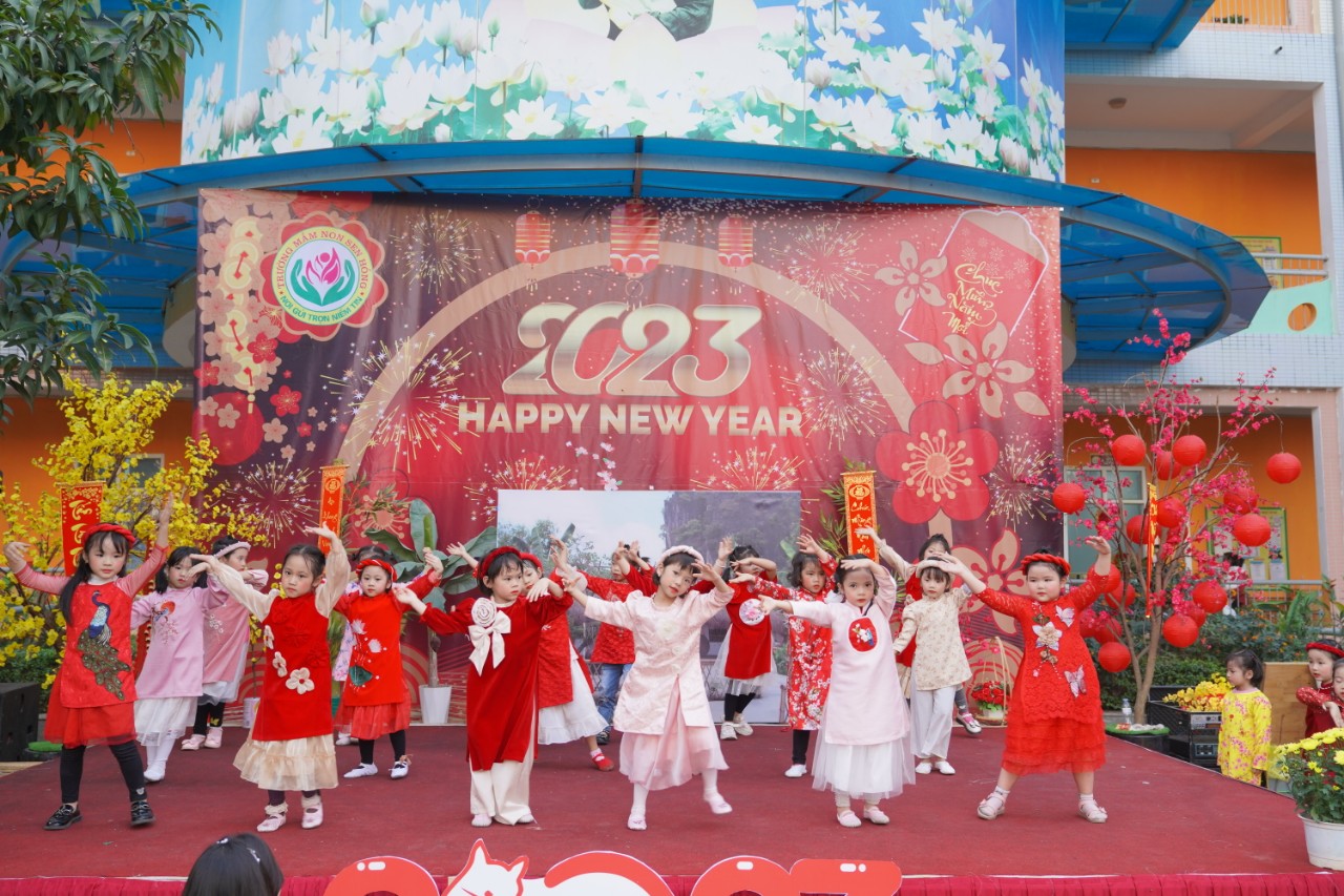 Chương trình "Xuân ấm áp- Tết yêu thương" tại trường MN Sen Hồng