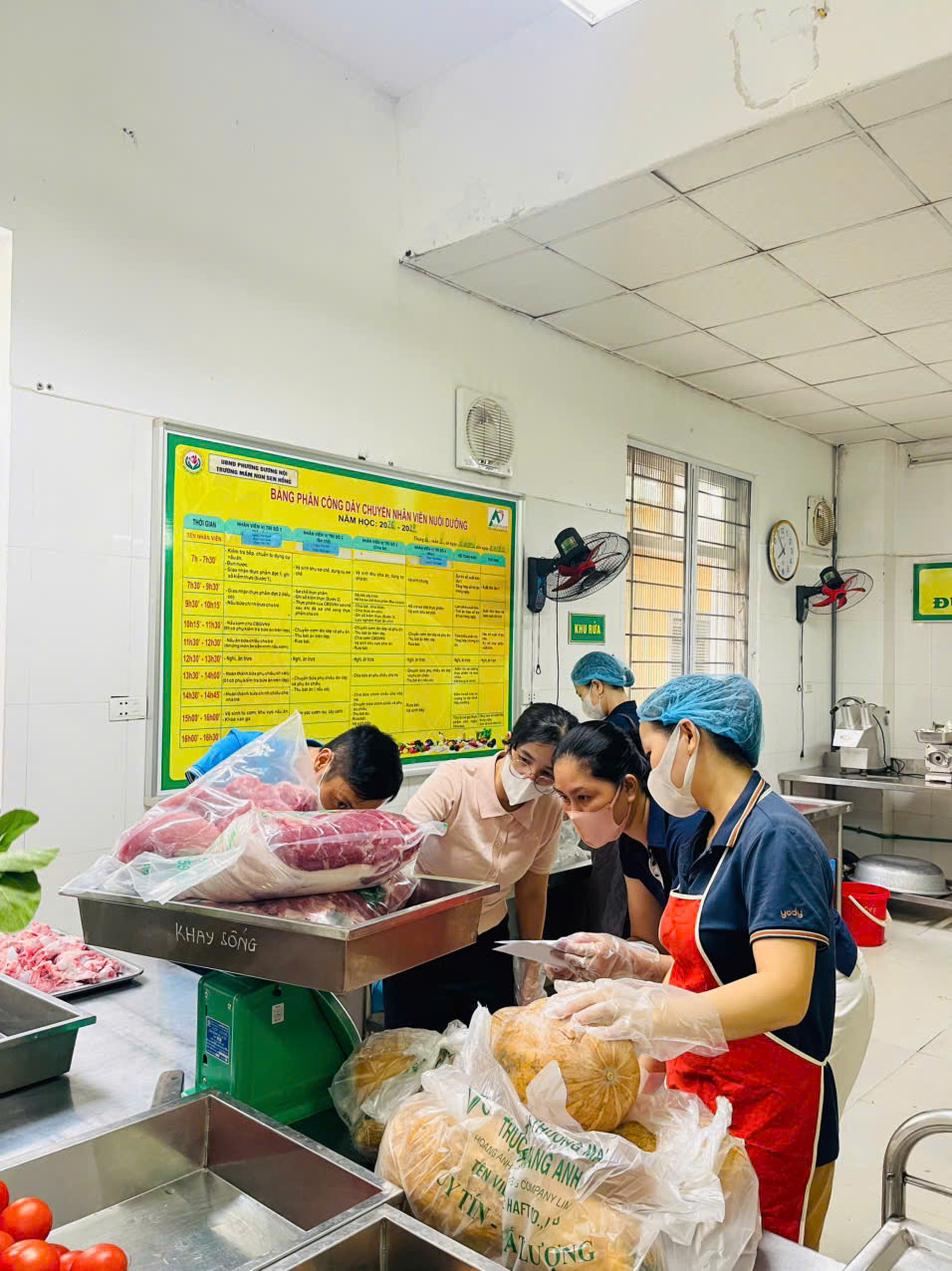 Công khai suất ăn của trẻ ngày 13/10/2026